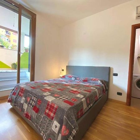 Ferienwohnung Conte Rosso House, Con Doppia Terrazza In Coorte Tranquilla A Due Passi Da Stazione E Metropolitana Lambrate Mailand Exterior foto