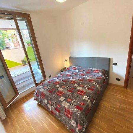 Ferienwohnung Conte Rosso House, Con Doppia Terrazza In Coorte Tranquilla A Due Passi Da Stazione E Metropolitana Lambrate Mailand Exterior foto