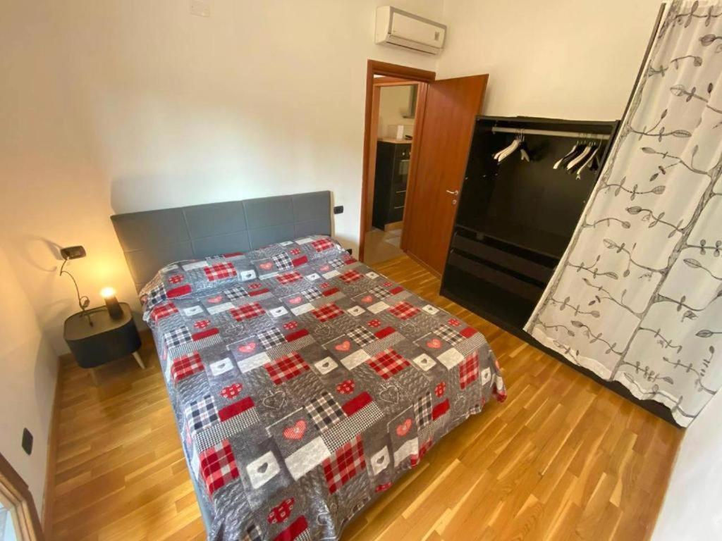 Ferienwohnung Conte Rosso House, Con Doppia Terrazza In Coorte Tranquilla A Due Passi Da Stazione E Metropolitana Lambrate Mailand Exterior foto