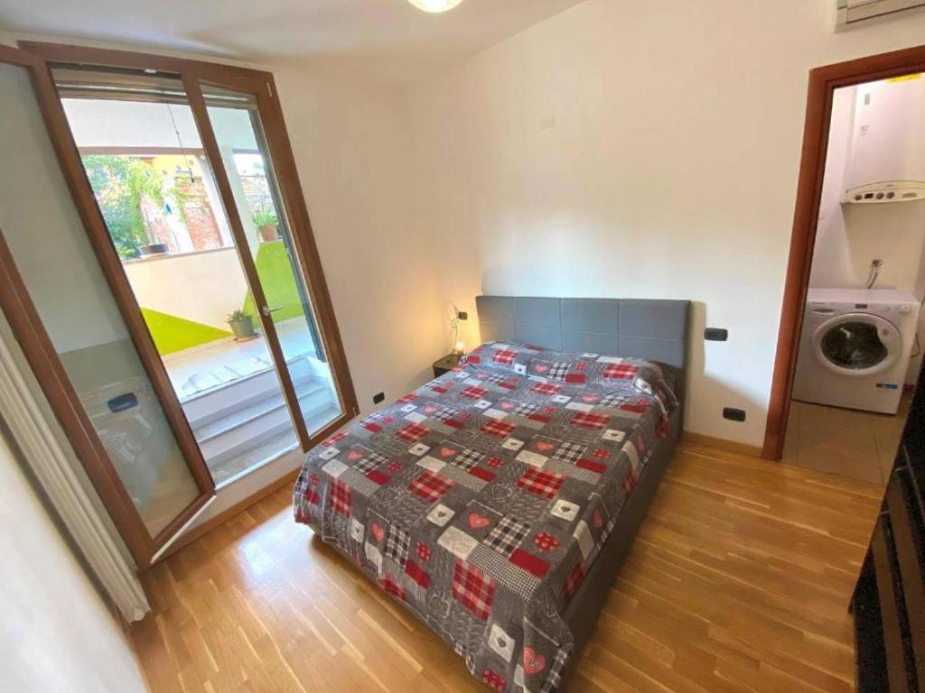 Ferienwohnung Conte Rosso House, Con Doppia Terrazza In Coorte Tranquilla A Due Passi Da Stazione E Metropolitana Lambrate Mailand Exterior foto