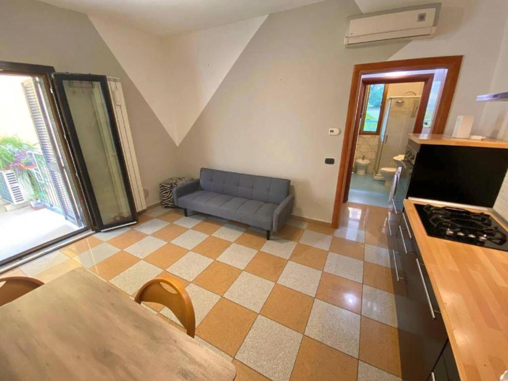 Ferienwohnung Conte Rosso House, Con Doppia Terrazza In Coorte Tranquilla A Due Passi Da Stazione E Metropolitana Lambrate Mailand Exterior foto