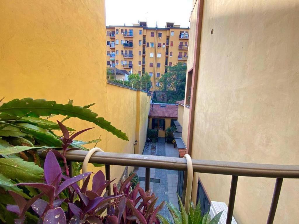 Ferienwohnung Conte Rosso House, Con Doppia Terrazza In Coorte Tranquilla A Due Passi Da Stazione E Metropolitana Lambrate Mailand Exterior foto