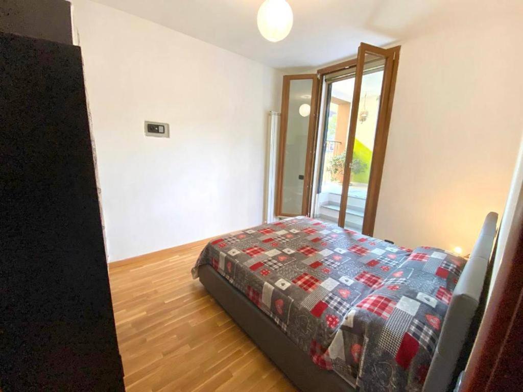 Ferienwohnung Conte Rosso House, Con Doppia Terrazza In Coorte Tranquilla A Due Passi Da Stazione E Metropolitana Lambrate Mailand Exterior foto